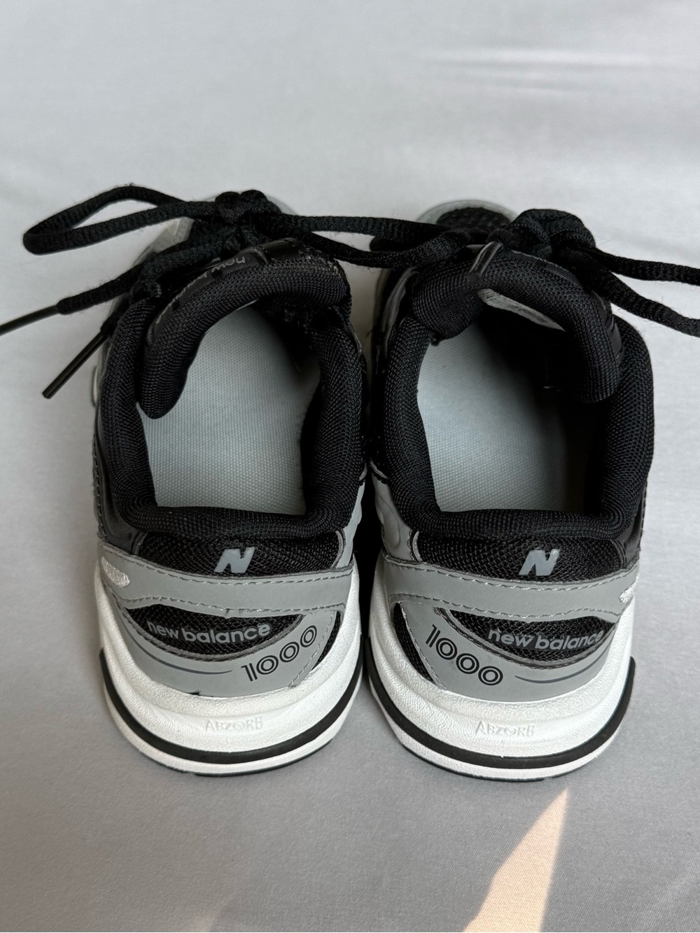 New Balance 1000 kids unisex lifestyle sneakers in a black and grey size 11 - Picture 3 of 5